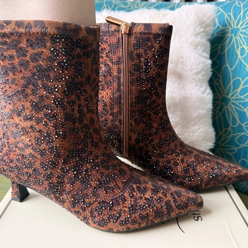 Elegant Leopard Print Ankle Booties